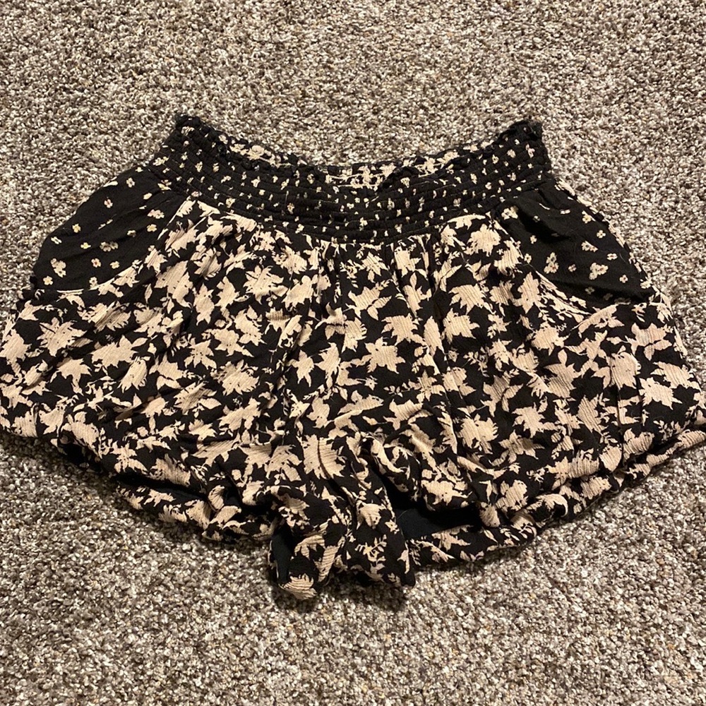 FREE PEOPLE. Women’s shorts.